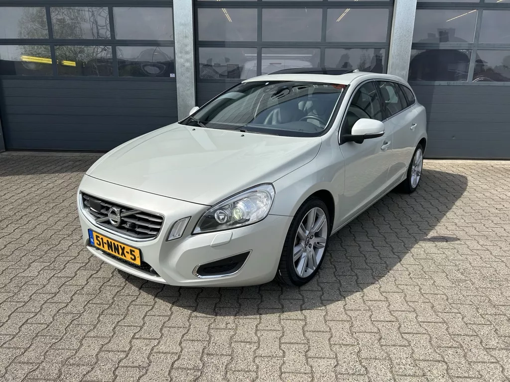 VOLVO V60 2.0T 203pk Summum